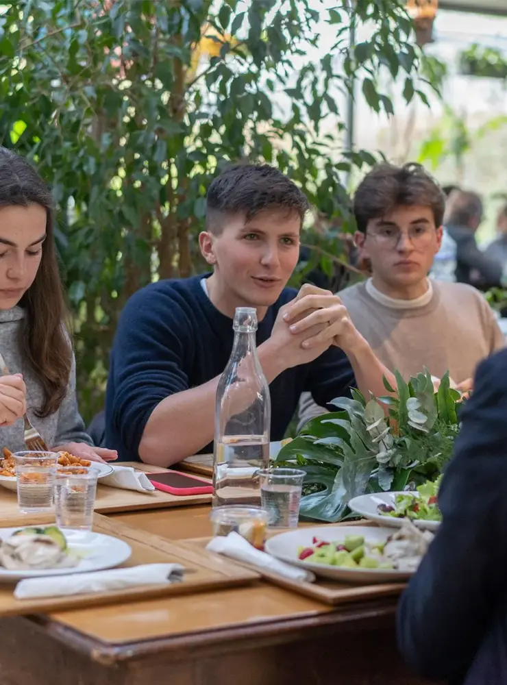 Gli studenti di H-FARM a pranzo entrano in contatto con i professionisti