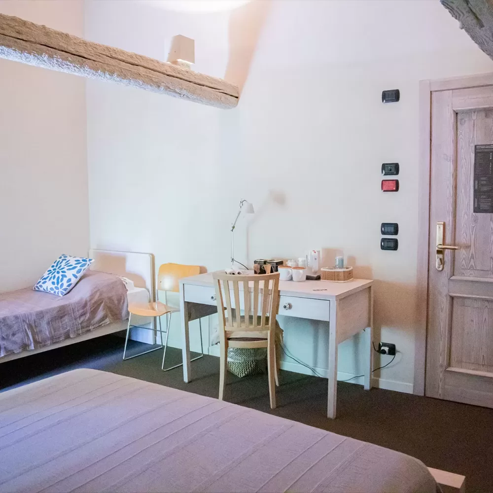 Room with two beds and a study table at Villa Annia (student accommodation)