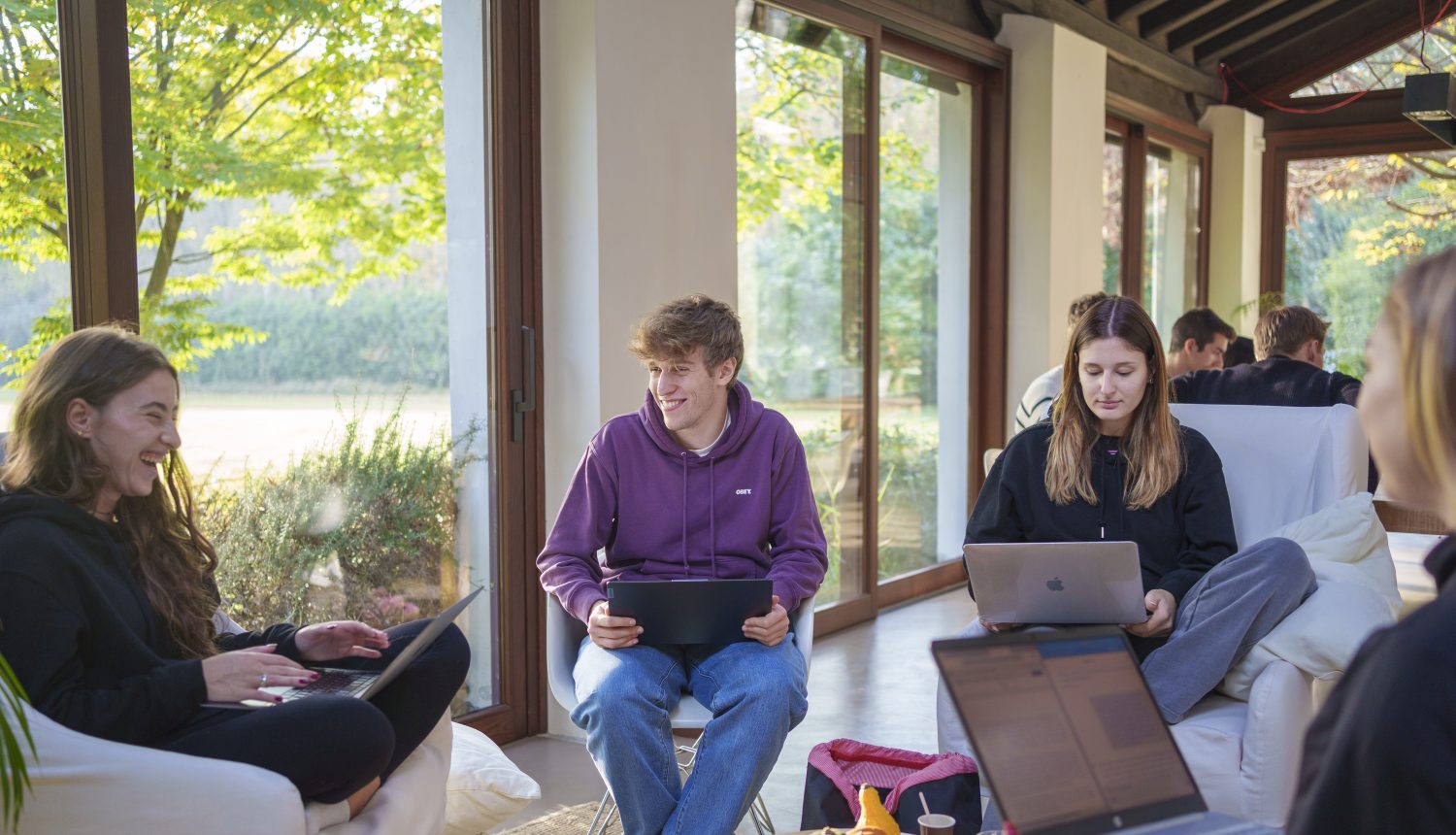 Becoming a Digital Marketing Manager: education, skills and opportunities