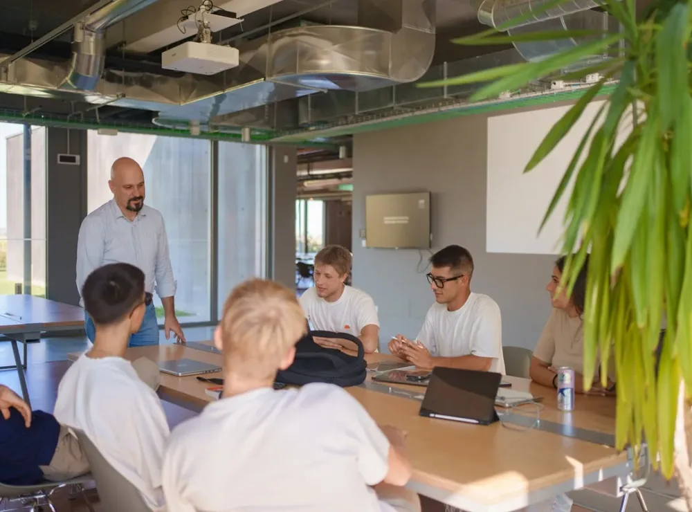 machine learning specialist vs data scientist