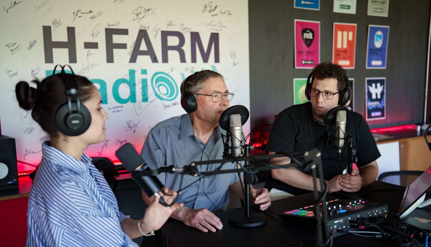 The Nobel Prize in Physics winner Carl Wieman meets students on campus